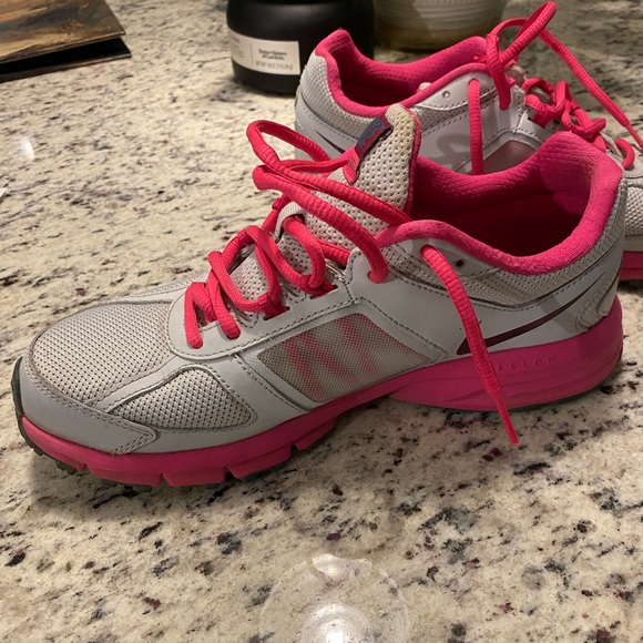 Nike Running Shoes- platinum/pink - Picture 7 of 12